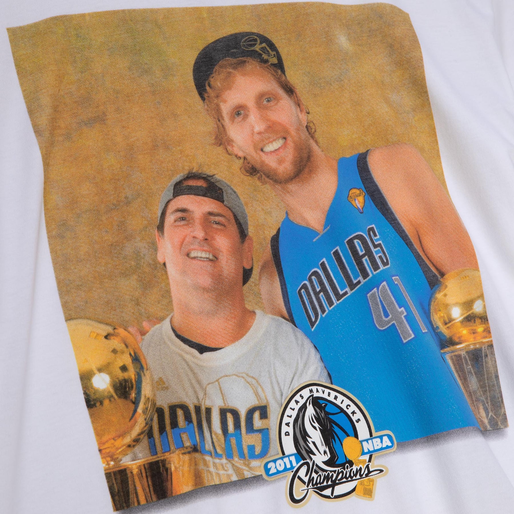 Men's Mitchell & Ness x Sports Illustrated Dirk Nowitzki White Dallas Mavericks Player T-Shirt