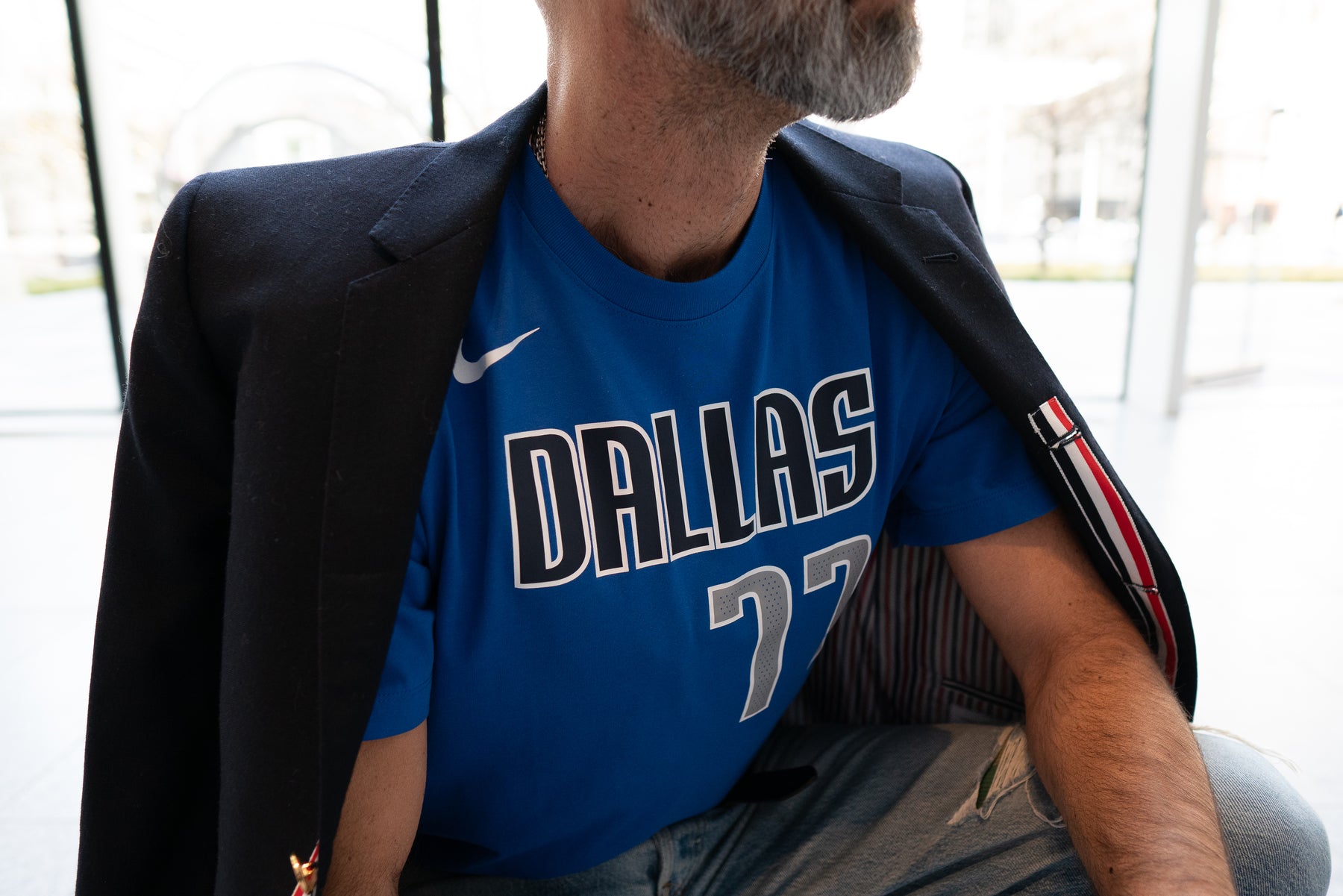 Nike Men's Dallas Mavericks Luka Doncic #77 Royal T-Shirt, Small, Blue
