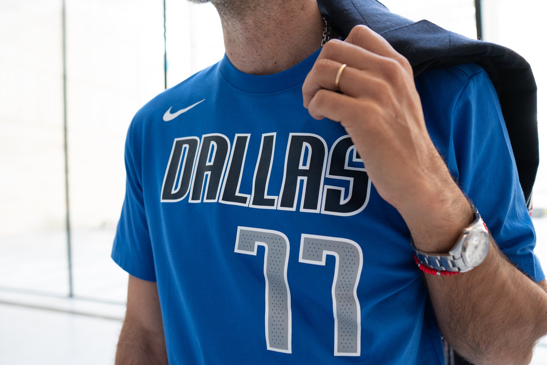 Outerstuff Dallas Mavericks Youth Nike Luka Dončić Royal Name & Number Hoodie L / Royal