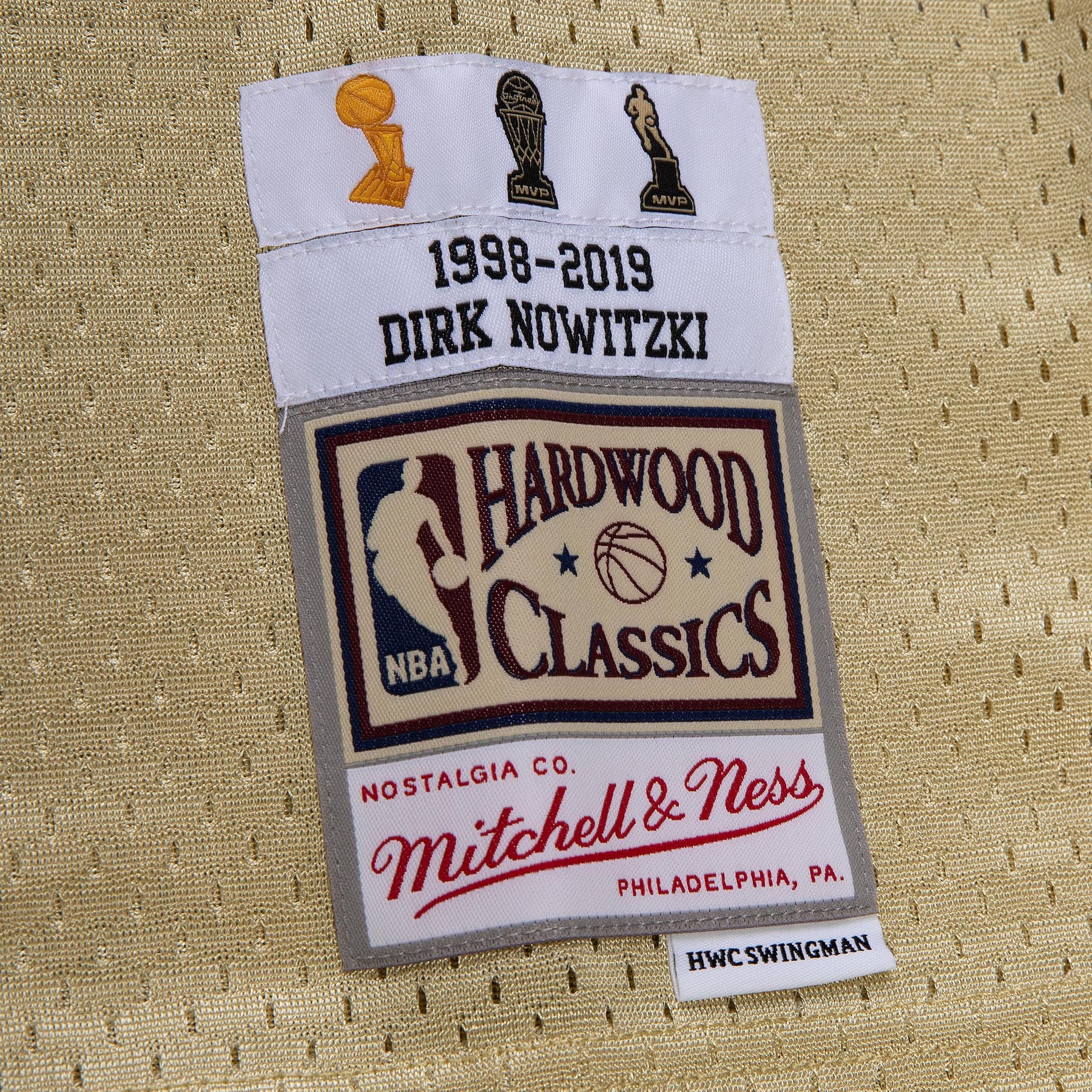 Mitchell & Ness Men's Dallas Mavericks Hardwood Classic Swingman Jersey - Dirk Nowitzki - White