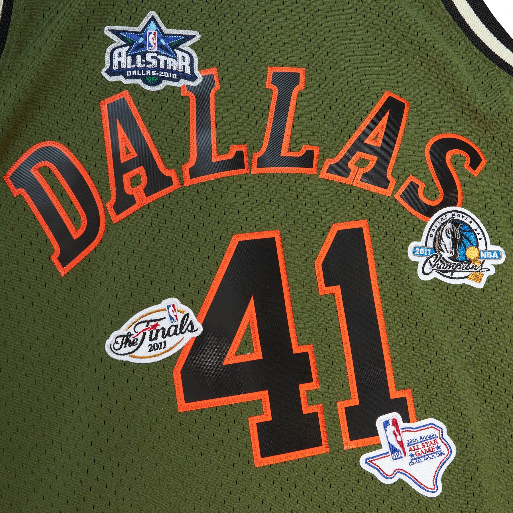 Mitchell & Ness Men's Dallas Mavericks Dirk Nowitski #41 Energy Jersey XX Large / White
